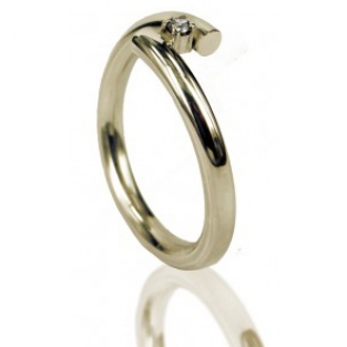 Ring slag 2,5mm met steen en gesloten askamer